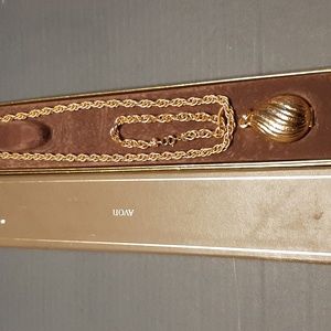 Avon Necklace and Bracelet Set